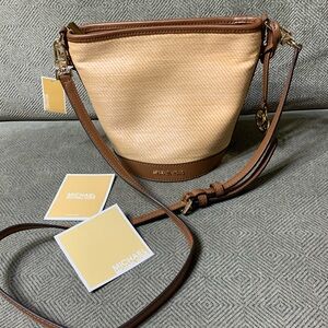 BRAND NEW 🔥 MICHEAL KORS BUCKET XBODY BAG 😍